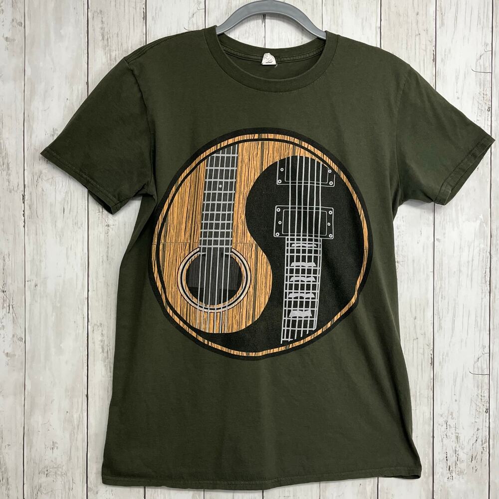 Anvil Yin Yang Guitar Graphic T-Shirt Medium Green Musician Zen Yoga Guitar